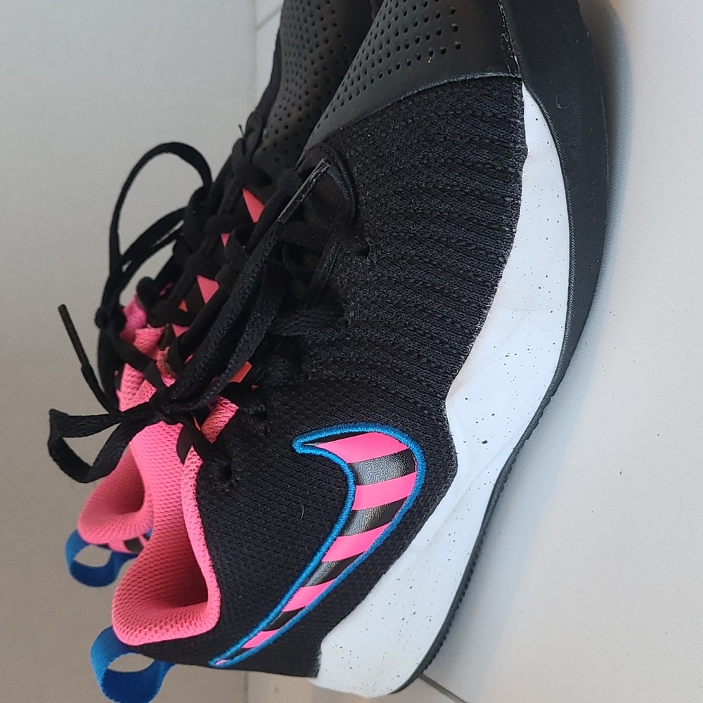 Nike Youth Team Hustle Sneakers